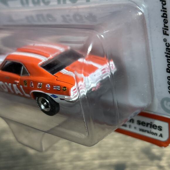 AUTO WORLD 1969 Pontiac Firebird Royal Bobcat Carousel Red 1:64 - Picture 5 of 7